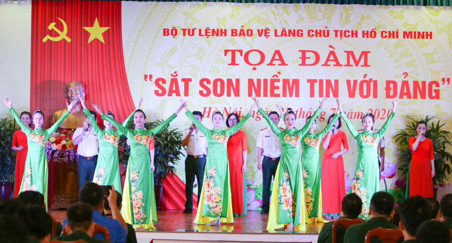 Tọa đàm “Sắt son niền tin với Đảng”. 