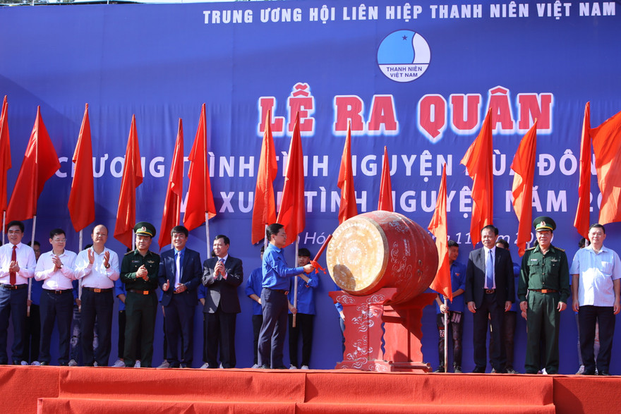 Nghi thức ra quân Chương trình Tình nguyện mùa Đông năm 2020 và Xuân tình nguyện năm 2021 với chủ đề “Tôi yêu Tổ quốc tôi”. 
