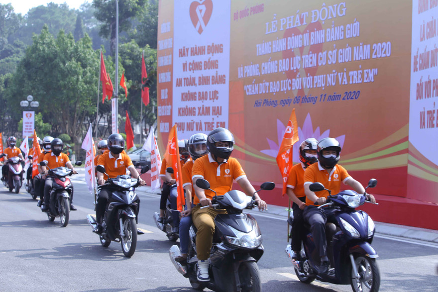  Đoàn xe tuần hành, tuyên truyền về phòng, chống bạo lực và bình đẳng giới tại thành phố Hải Phòng. 