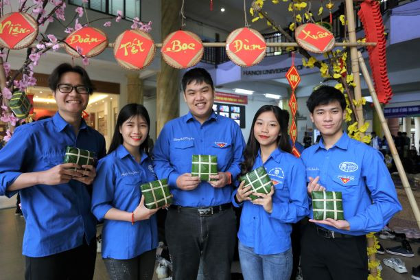 Chương trình “Xuân đùm bọc, Tết đoàn viên” nhân dịp Tết Canh Tý 2020, được tổ chức tại trường Đại học Kinh doanh và Công nghệ Hà Nội.