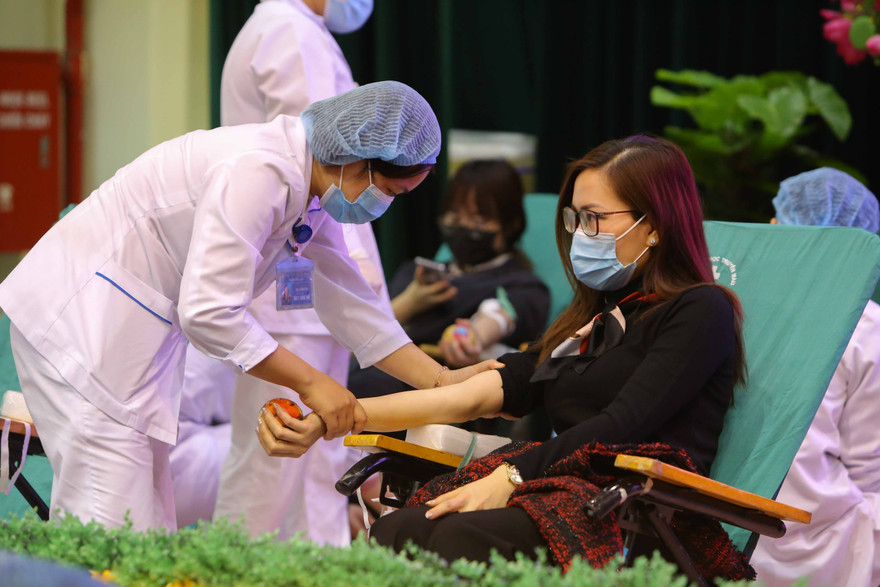 Tưng bừng ngày hội hiến máu 'Màu áo xanh trao giọt hồng yêu thương'