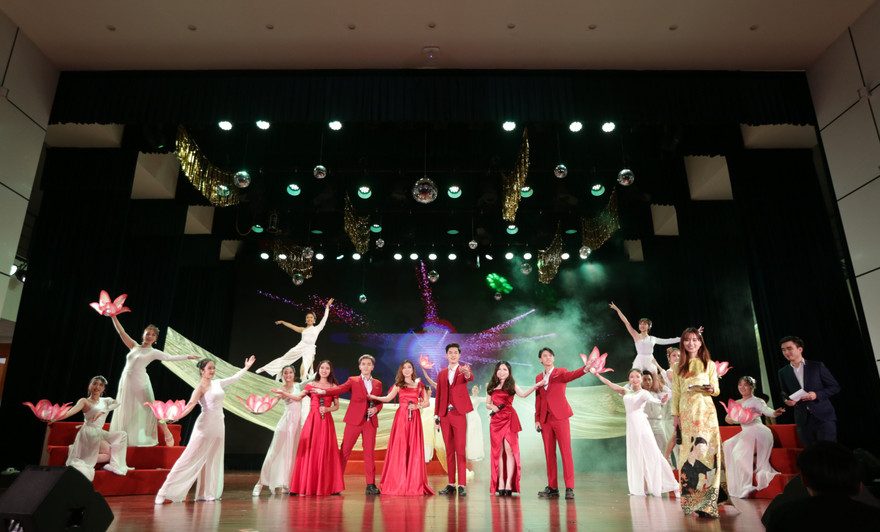 Sinh viên ĐH Kinh tế Quốc dân cháy hết mình trong đêm NEU GLORY NIGHT.