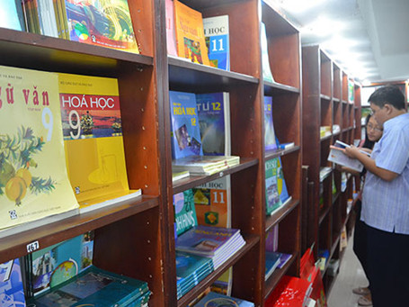  Cần có nhiều bộ sách giáo khoa để giáo viên chủ động lựa chọn cho bài giảng. Ảnh: Tấn Thạnh