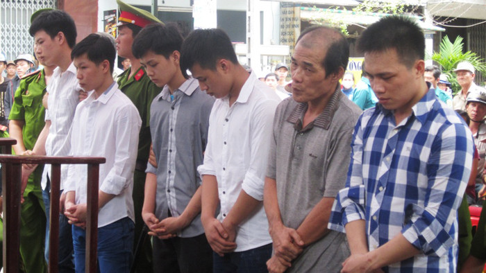 Băng cướp xe ôm trước vành móng ngựa