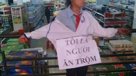 Những nhân viên siêu thị đã có hành động không thể chấp nhận được đối với nữ sinh này