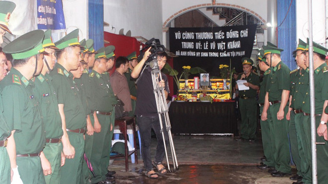 Lễ tang Trung úy Lê Vũ Việt Khánh. Ảnh: Thành Duy