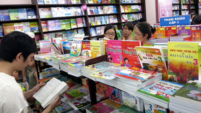 Thay đổi SGK cần lấy ý kiến của giáo viên và học sinh. Ảnh: Ngọc Châu