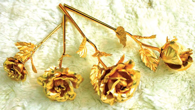 2 triệu đồng mỗi bông hoa dát vàng nhưng đã hết hàng