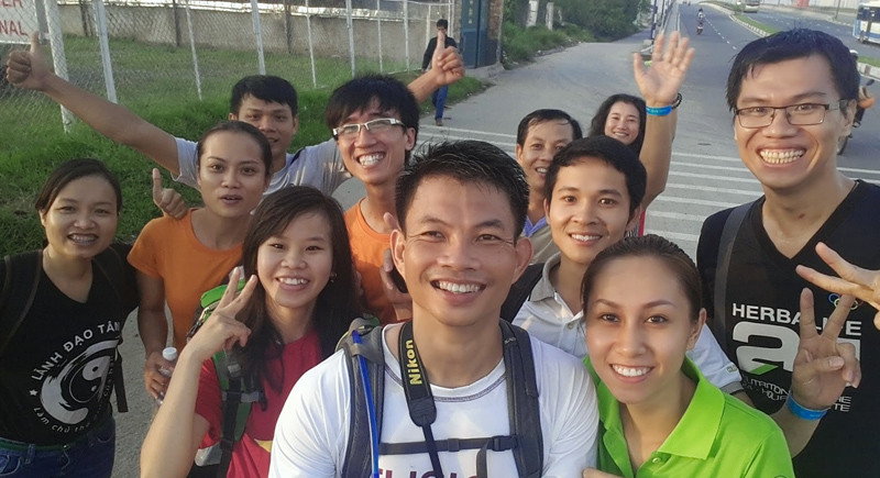 Phạm Thành Long cùng bạn bè