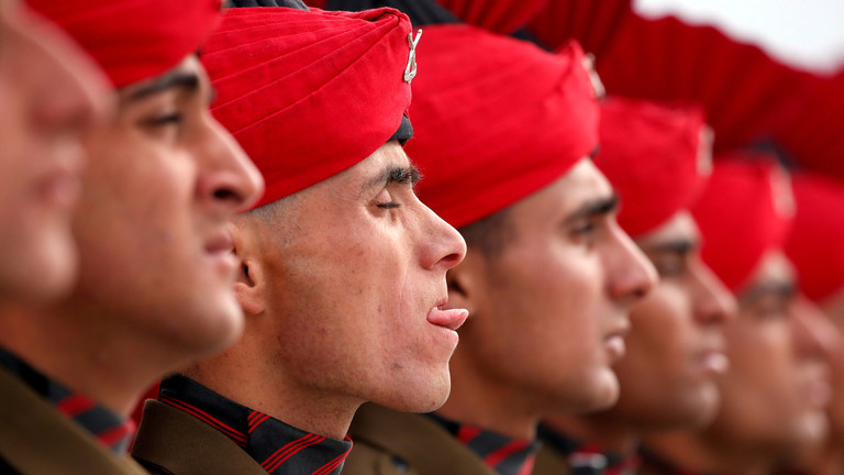 Binh sĩ Ấn Độ trong hàng quân. Nguy cơ lộ lọt thông tin bí mật không chỉ riêng quân đội Ấn Độ trong trường hợp vừa qua, mà còn hiển hiện ở mọi quân đội trên thế giới