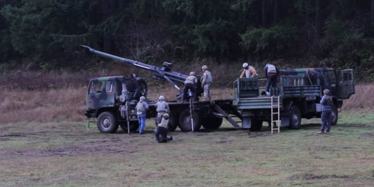 Quang cảnh buổi bắn thử nghiệm pháo Brutus cỡ 155 ly của Quân đội Mỹ