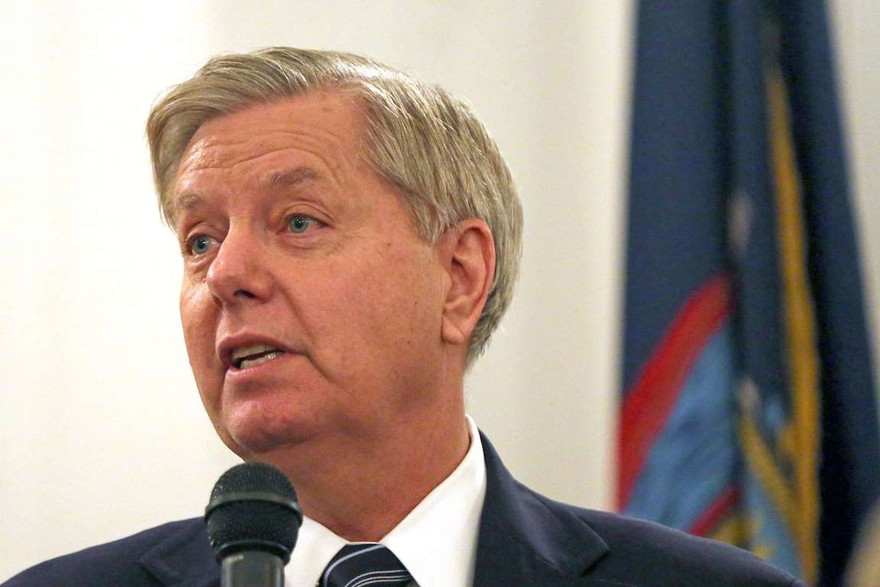 Thượng nghị sĩ Lindsey Graham phát biểu về các nguy cơ mà nước Mỹ phải đối mặt từ các phong trào Hồi giáo cực đoan, tại thành phố New York vào năm 2015 (Ảnh: Spencer Platt/Getty Images)