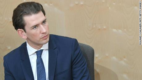 Thủ tướng Áo Sebastian Kurz mất chức sau cuộc bỏ phiếu mất tín nhiệm, bởi bê bối của Phó Thủ tướng bị coi là gây phương hại đến an ninh quốc gia