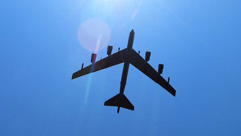 Máy bay B-52 Stratofortress của Không quân Mỹ, vừa xuất hiện tại vùng tranh chấp của Trung Quốc