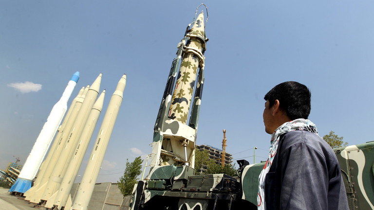 Hệ thống phòng không do Iran tự nghiên cứu, chế tạo. Tehran luôn kiên định quan điểm cứng rắn với Washington, nhất là trong bối cảnh căng thẳng giữa hai bên chưa có lối thoát như hiện nay