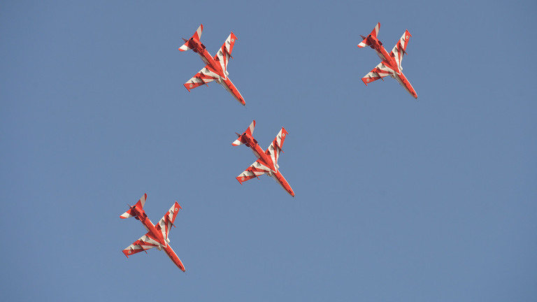 Biên đội bay biểu diễn Surya Kiran thuộc Không quân Ấn Độ đang tham gia thao diễn năm 2017