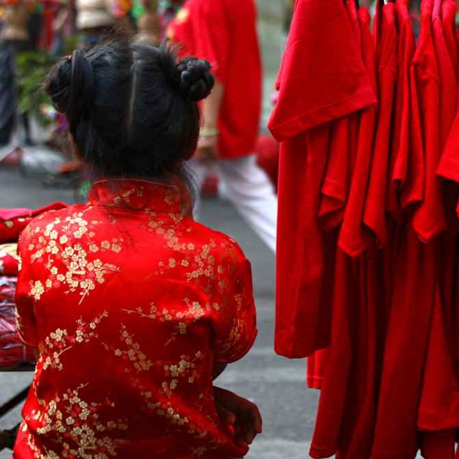 Màu đỏ luôn được ưa chuộng trong các mẫu thời trang trong dịp Tết Nguyên Đán tại Trung Quốc