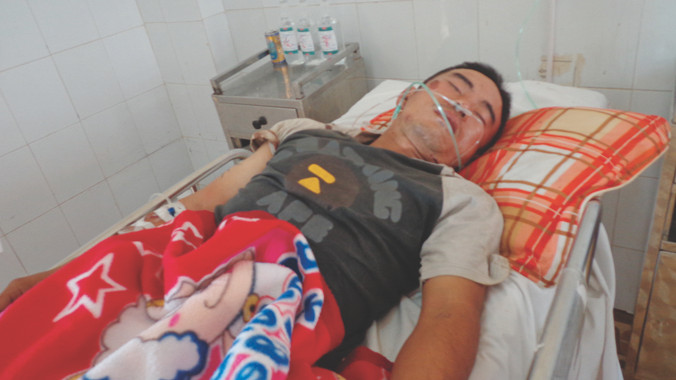 Tài xế xe khách Trần Thế Nam vẫn hôn mê. Ảnh: L.H