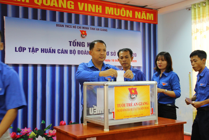 Tuổi trẻ ĐBSCL ủng hộ đồng bào lũ lụt miền Trung