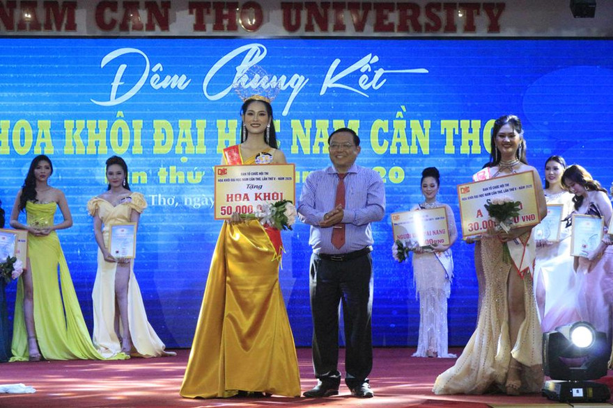 Nữ sinh Lê Thị Tường Vy đăng quang Hoa khôi đại học Nam Cần Thơ