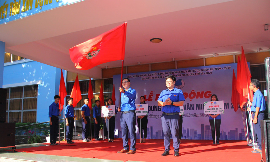 An Giang ra quân xây dựng văn minh đô thị