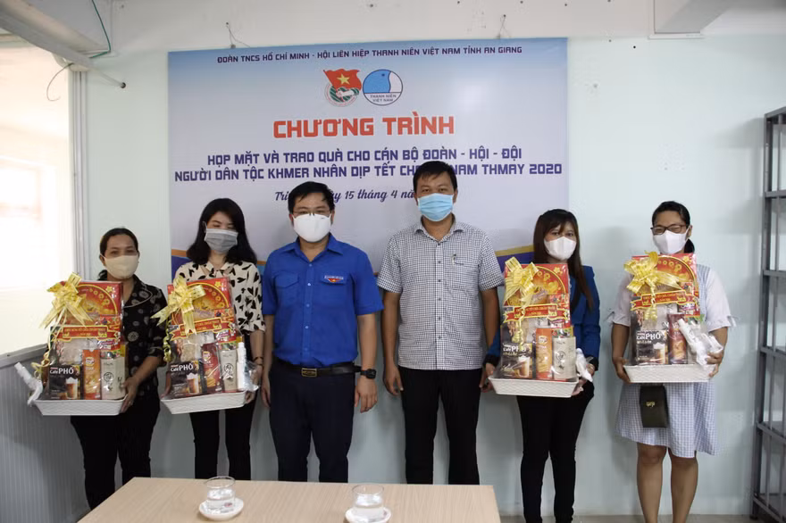 Tỉnh đoàn An Giang chúc Tết Chôl Chnăm Thmây cán bộ đoàn dân tộc Khmer 