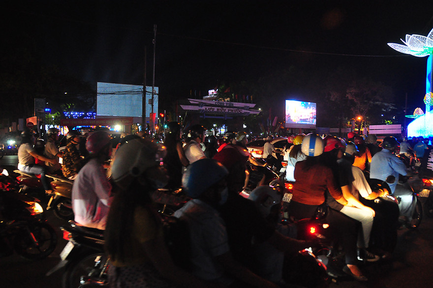 Nghìn người đổ về Cần Thơ đón Giao thừa