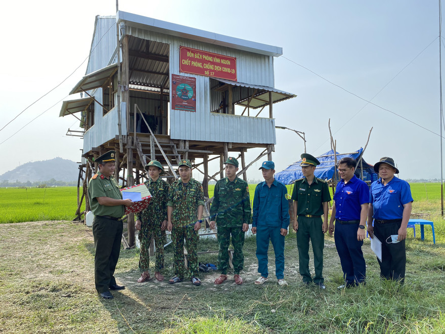 An Giang tiếp sức chiến sỹ biên giới chống dịch COVID - 19