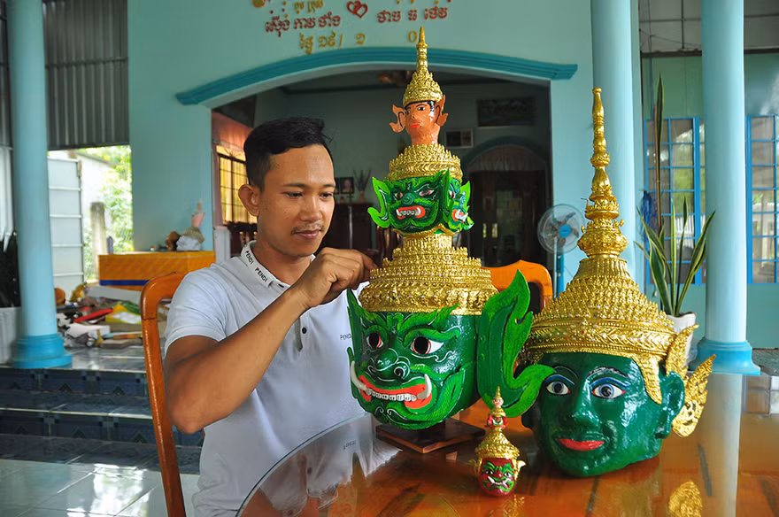 Nghệ nhân 9x dân tộc Khmer khát khao bảo tồn giá trị truyền thống ​