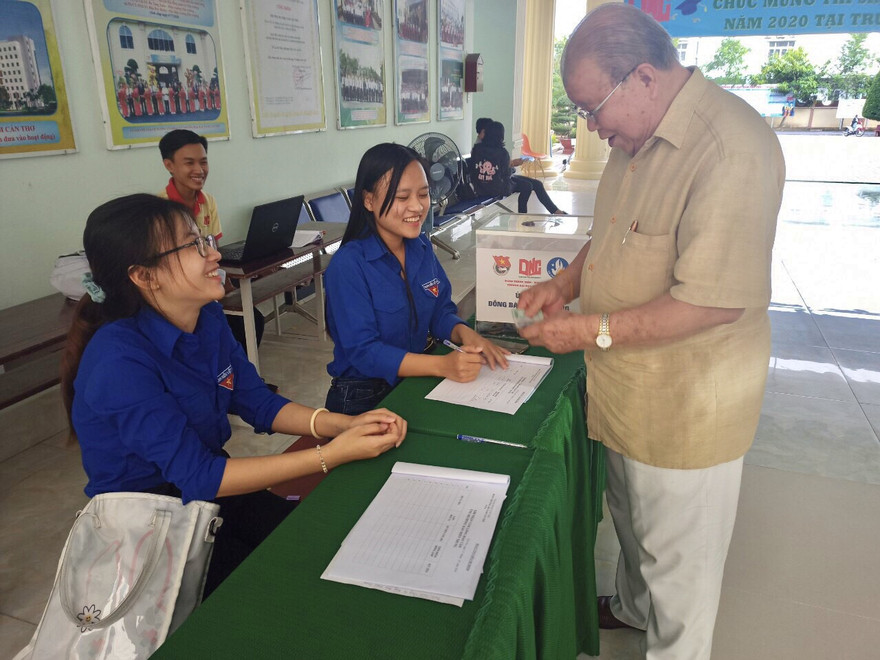 Đoàn trường ĐH Nam Cần Thơ ủng hộ đồng bào miền Trung trên 300 triệu đồng