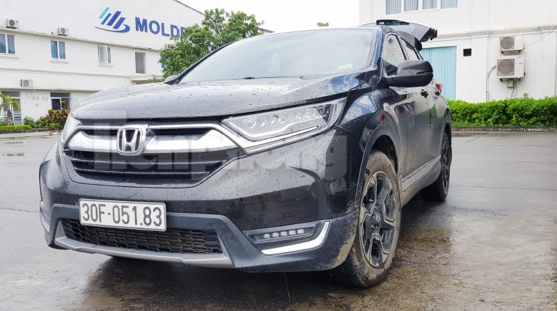 Chiếc Honda CR-V của một khách hàng ở Hà Nội gặp tình trạng gỉ sét tại các khớp nối thanh giằng gầm xe. Ảnh: Hân Nguyễn.