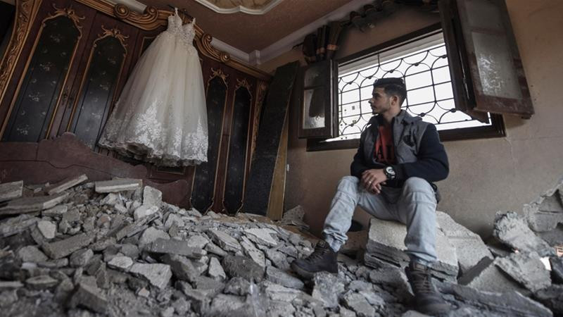 Cảnh tượng không khỏi xót xa sau vụ không kích của Israel