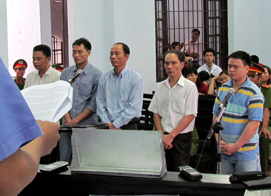 Các bị cáo nghe đọc bản luận tội 