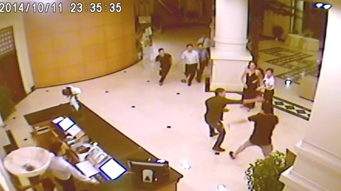 Hình ảnh cuộc hỗn chiến tại sảnh lễ tân khách sạn