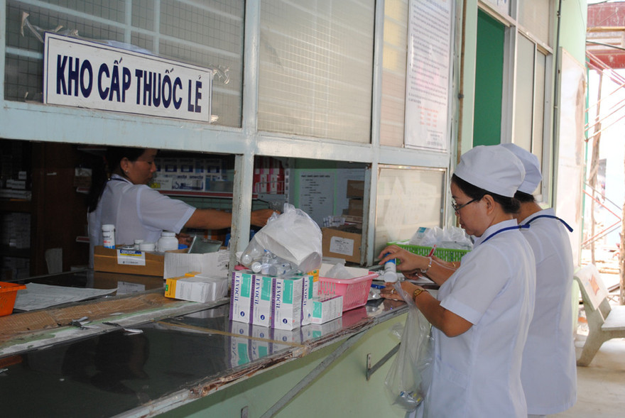 Người bệnh sẽ giảm gánh nặng điều trị khi các doanh nghiệp dược Việt sản xuất thuốc chất lượng cao và giá rẻ so với thuốc ngoại. Ảnh: L.N