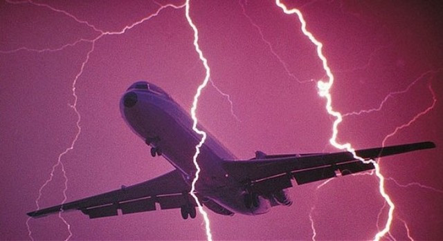  Sét đánh có làm rơi máy bay được không? 
