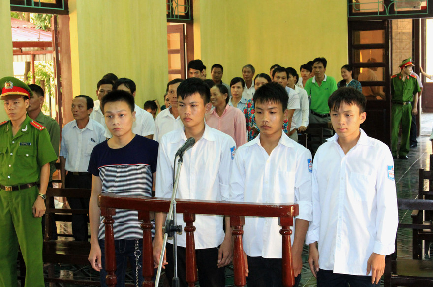 Bốn bị cáo tại phiên xử