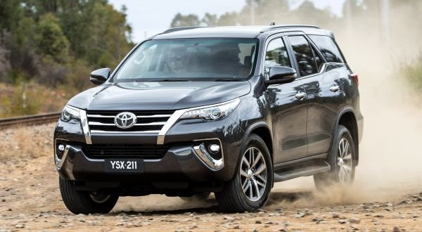 Toyota Fortuner sử dụng động cơ Diesel 2.8L.