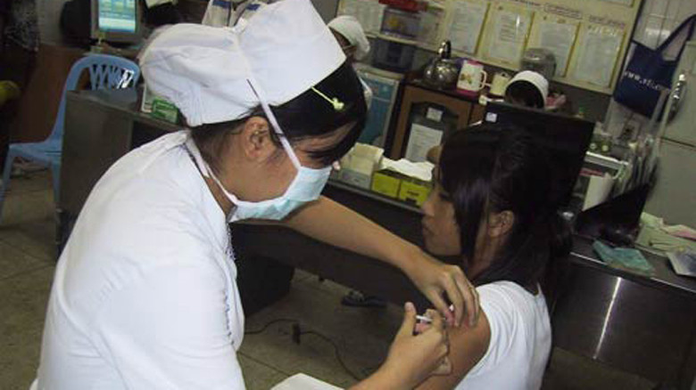 Tiêm phòng chó dại cắn ở Thái Nguyên. Ảnh: Phạm Sơn