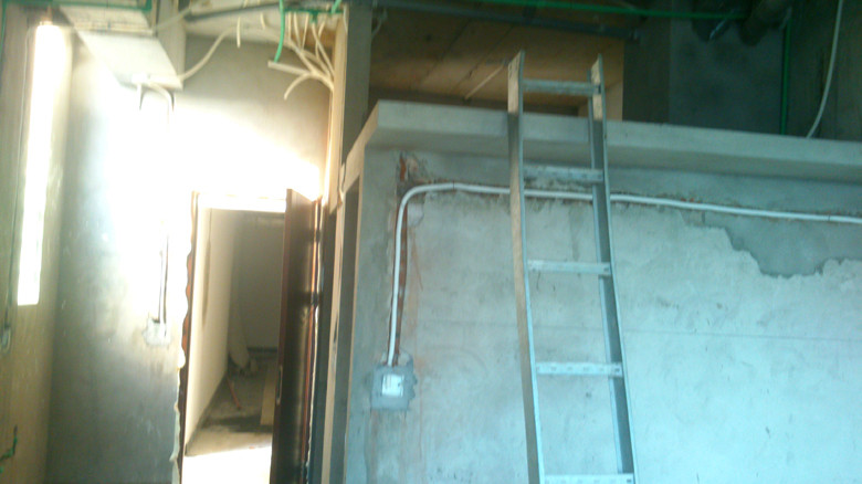  Một góc hành lang tầng 14 tòa nhà Hồ Gươm Plaza (Hà Đông, Hà Nội) không một bóng người.