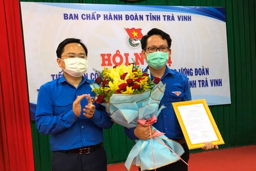 Anh Trần Trí Cường nhận quyết định làm Bí thư Tỉnh đoàn Trà Vinh