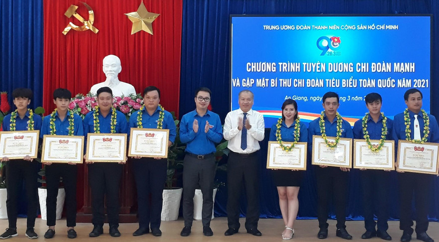 Trung ương Đoàn tuyên dương Bí thư Chi đoàn tiêu biểu cụm sông Hậu 