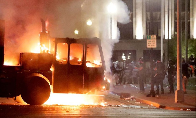 Một bang ở Mỹ ban bố tình trạng khẩn cấp sau vụ cảnh sát bắn người da màu