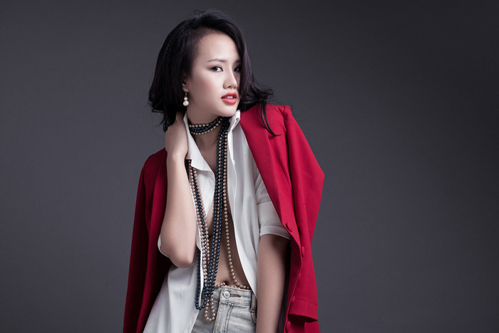 Lâm Thuỳ Anh "nổi loạn" nóng bỏng