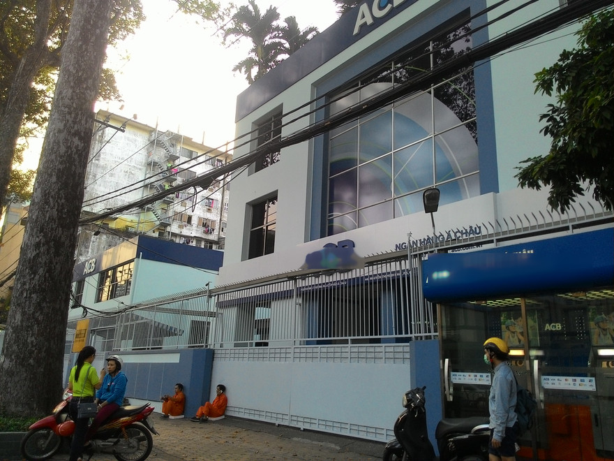 Căn nhà số 446 – 448 Nguyễn Thị Minh Khai, quận 3 được ông Quang và bà Khanh cho Ngân hàng ACB thuê. Ảnh: Việt Văn.