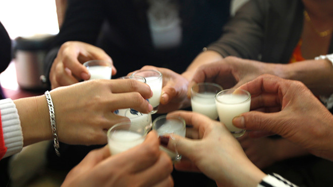 Ngộ độc rượu trong dịp Tết gia tăng. ảnh: Như Ý