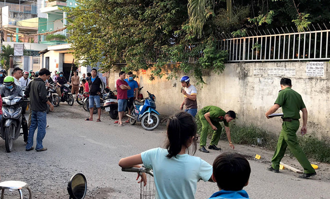 Công an khám nghiệm hiện trường. Ảnh: Thuận Lâm.