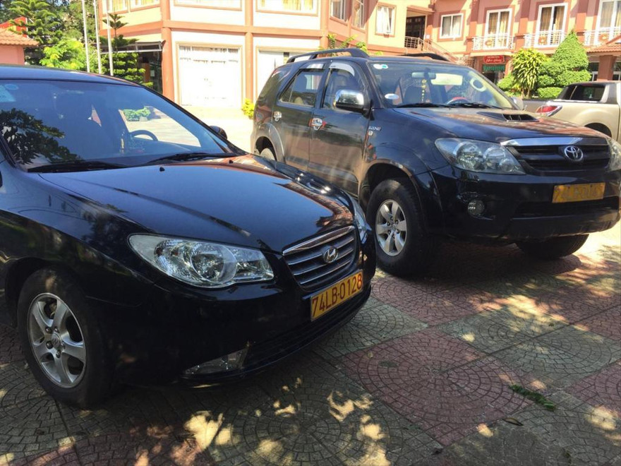 Xe LB trong khu phi thuế quan khi chuyển sang biển số trắng được miễn thuế. Ảnh: H.T