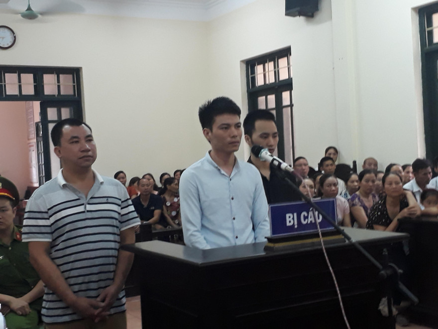 Các bị cáo Nguyên, Hội và Hải ( từ trái sang) tại tòa. Ảnh. P.V