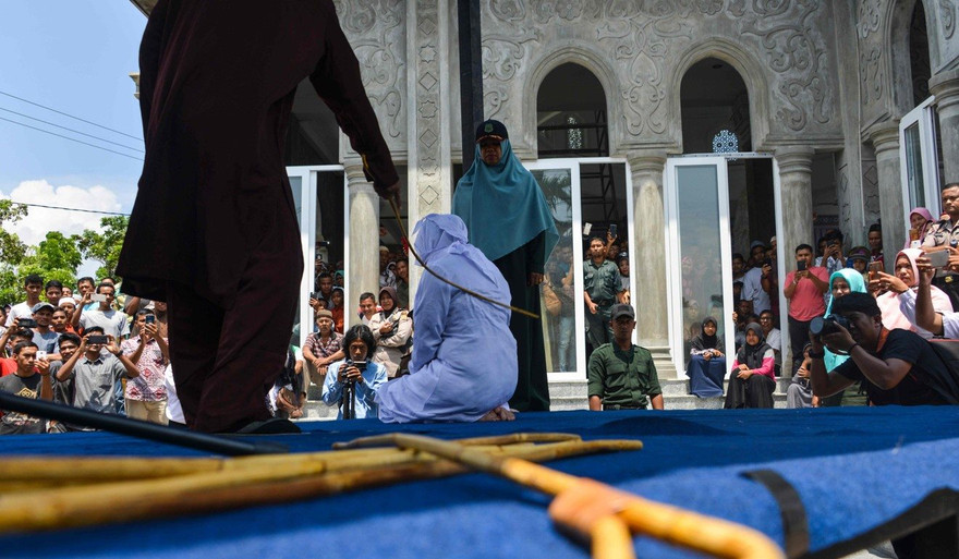 Hình ảnh một vụ thi hành án trước công chúng do vi phạm luật đạo hồi